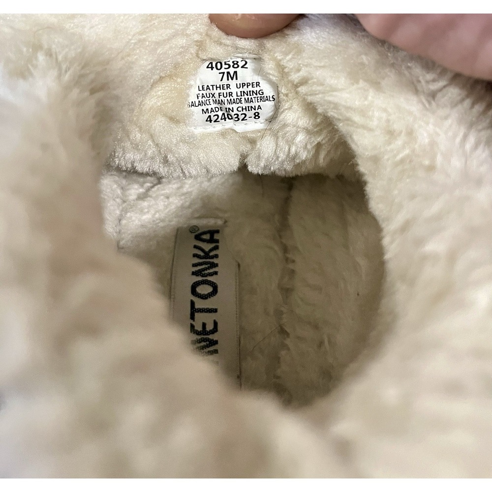 Minnetonka Mens Suede Sherpa Fur Lined Moccasin Slipper 40582 Size 8 Tan/Cream - Picture 8 of 8